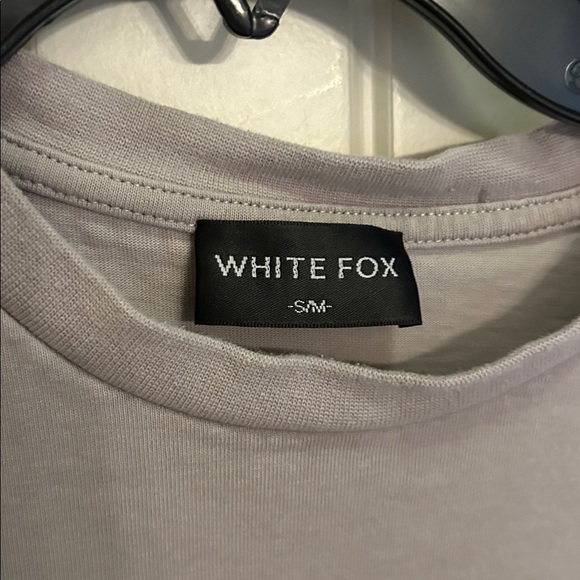 White Fox S/M season 7 gray/black tshirt - Picture 2 of 4
